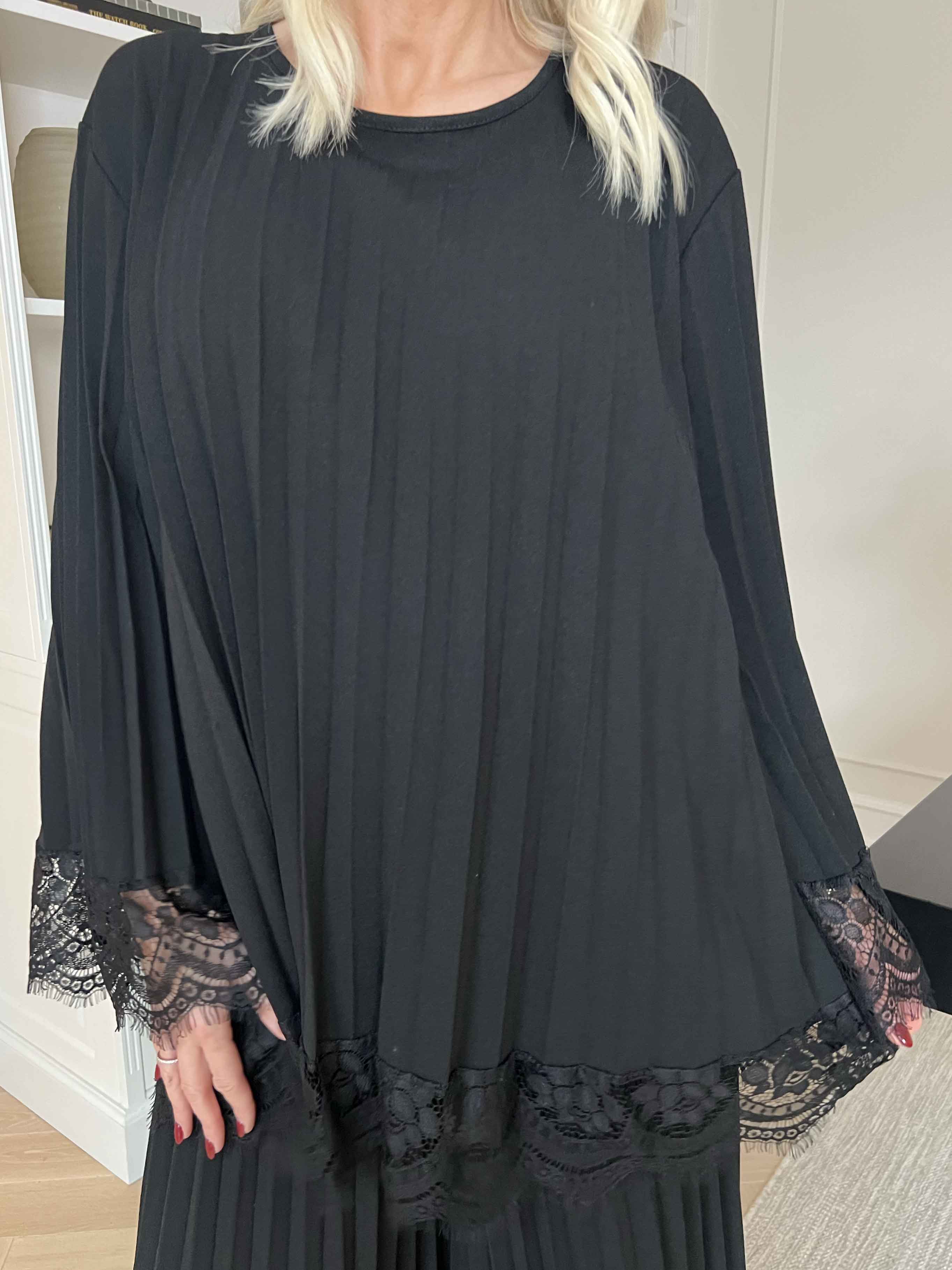 Amica - Plisseret sæt med blondedekant